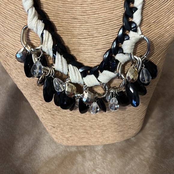 Banana Republic’s statement necklace in black, ivory and silver and black drops - Picture 3 of 7
